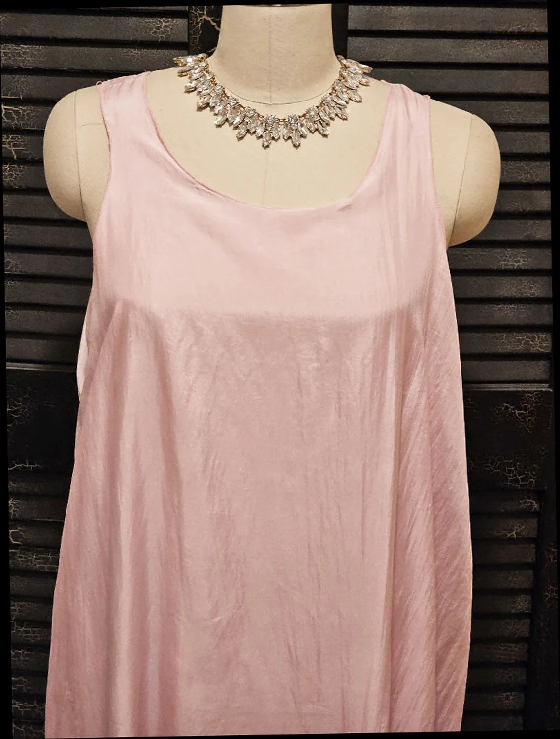 *  VINTAGE LEO BY SHELLI SEGAL 100% SILK TIER DRESS IN STRAWBERRY ICE CREAM PINK - SIZE LARGE