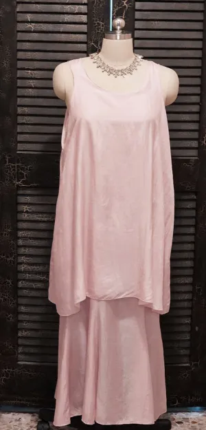 *  VINTAGE LEO BY SHELLI SEGAL 100% SILK TIER DRESS IN STRAWBERRY ICE CREAM PINK - SIZE LARGE