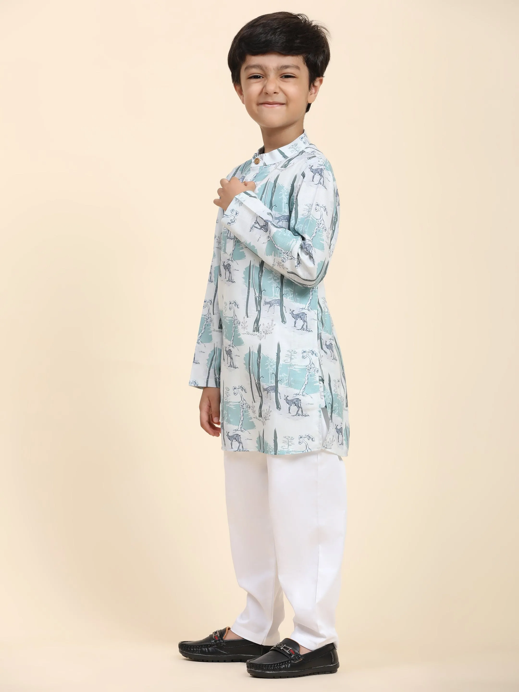 Deer Print Vestiario's Blend Linen Kurta Pajama Set