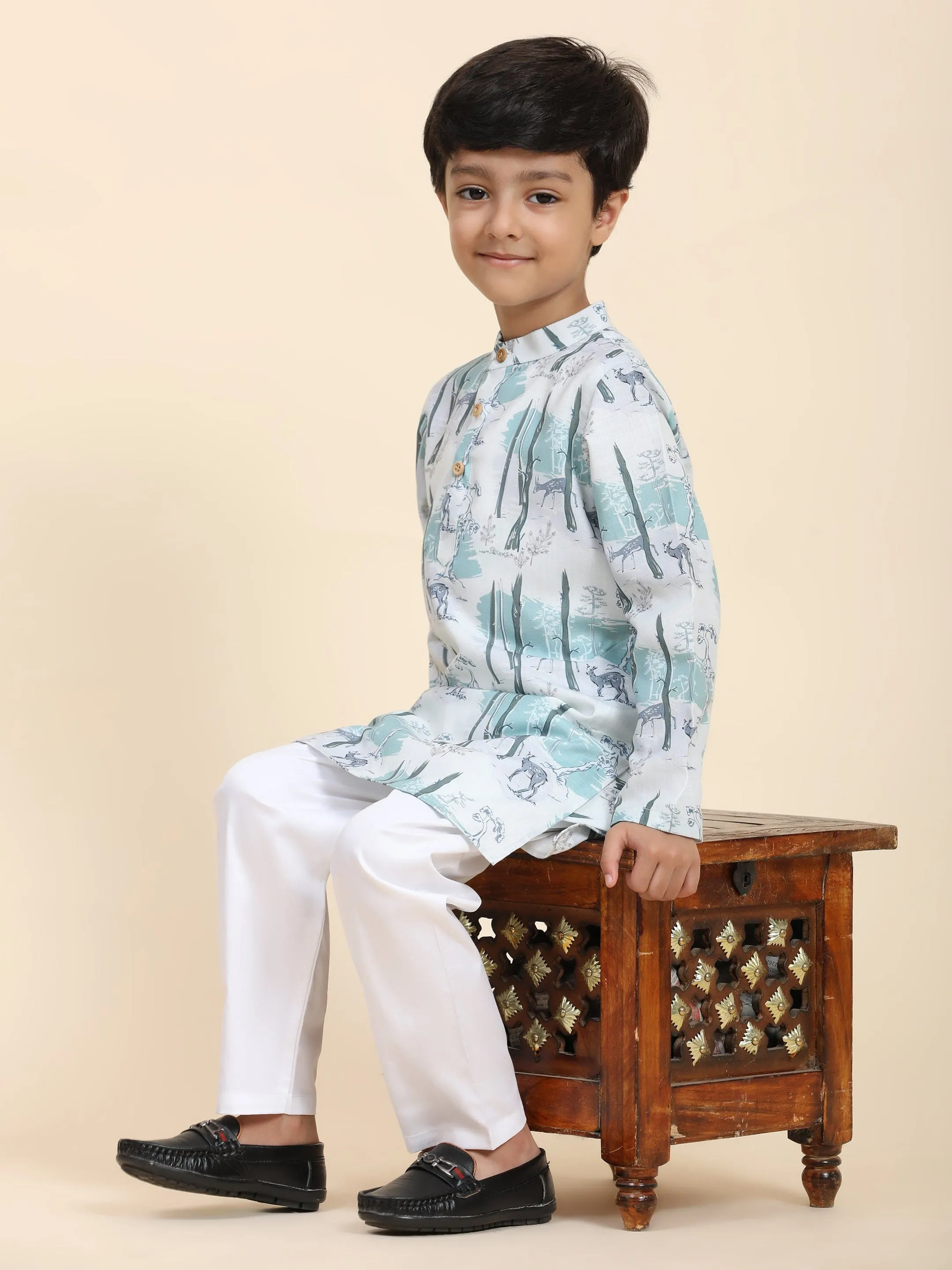 Deer Print Vestiario's Blend Linen Kurta Pajama Set