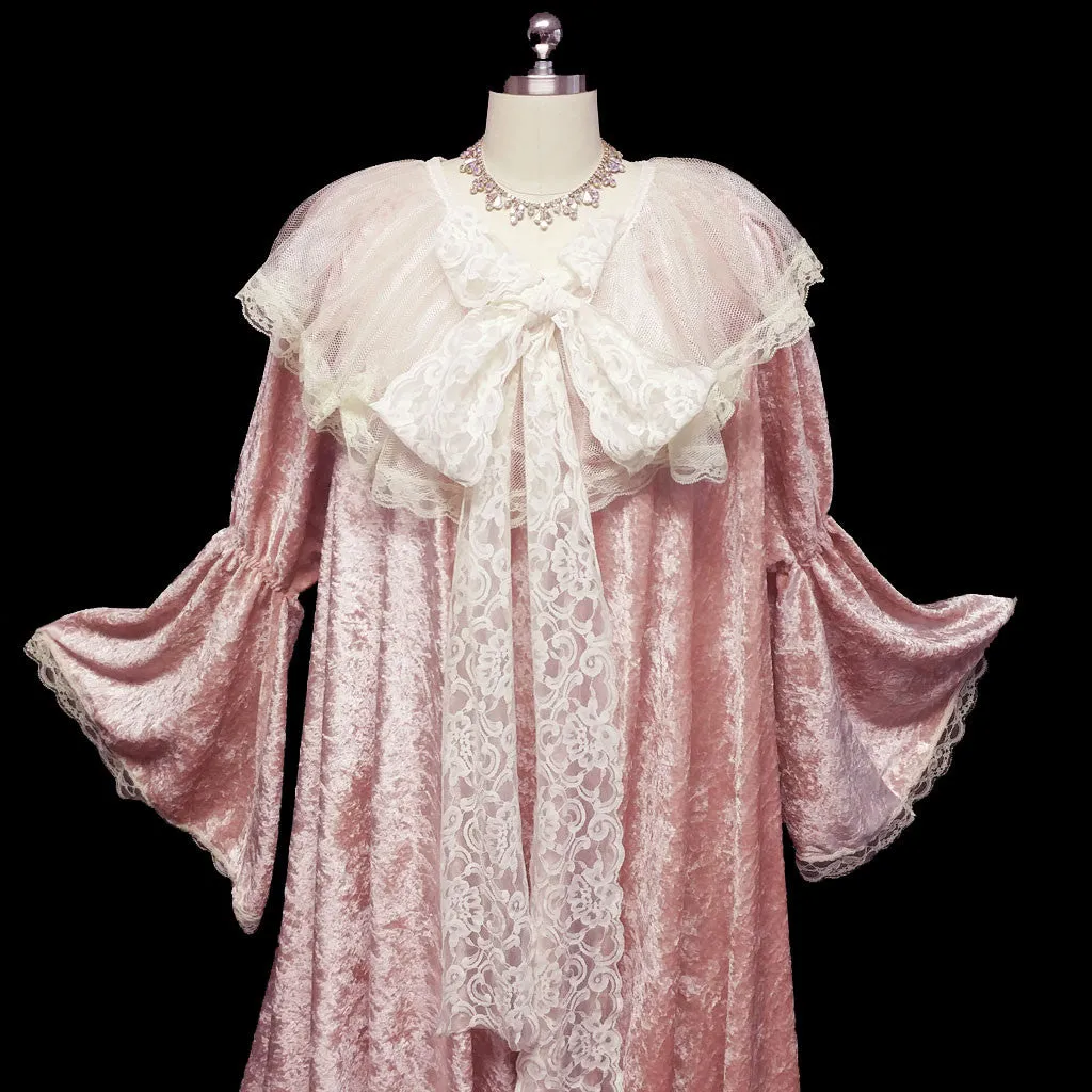 EXQUISITE VICTORIAN-LOOK PANNE VELVETEEN DRESSING GOWN ROBE DRIPPING WITH FABULOUS LACE WITH GORGEOUS JULIET BELL SLEEVES – SIZE MEDIUM / LARGE – WOULD MAKE A FABULOUS GIFT!