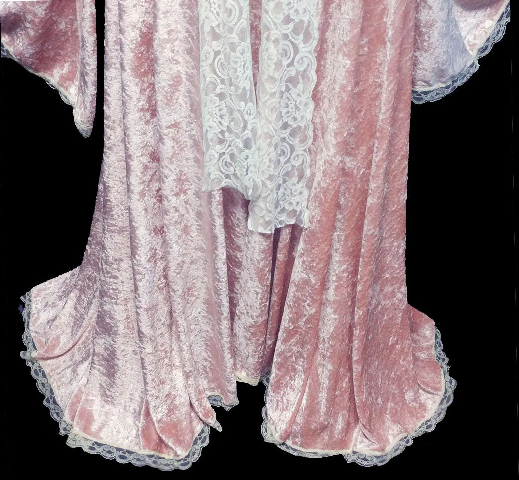 EXQUISITE VICTORIAN-LOOK PANNE VELVETEEN DRESSING GOWN ROBE DRIPPING WITH FABULOUS LACE WITH GORGEOUS JULIET BELL SLEEVES – SIZE MEDIUM / LARGE – WOULD MAKE A FABULOUS GIFT!