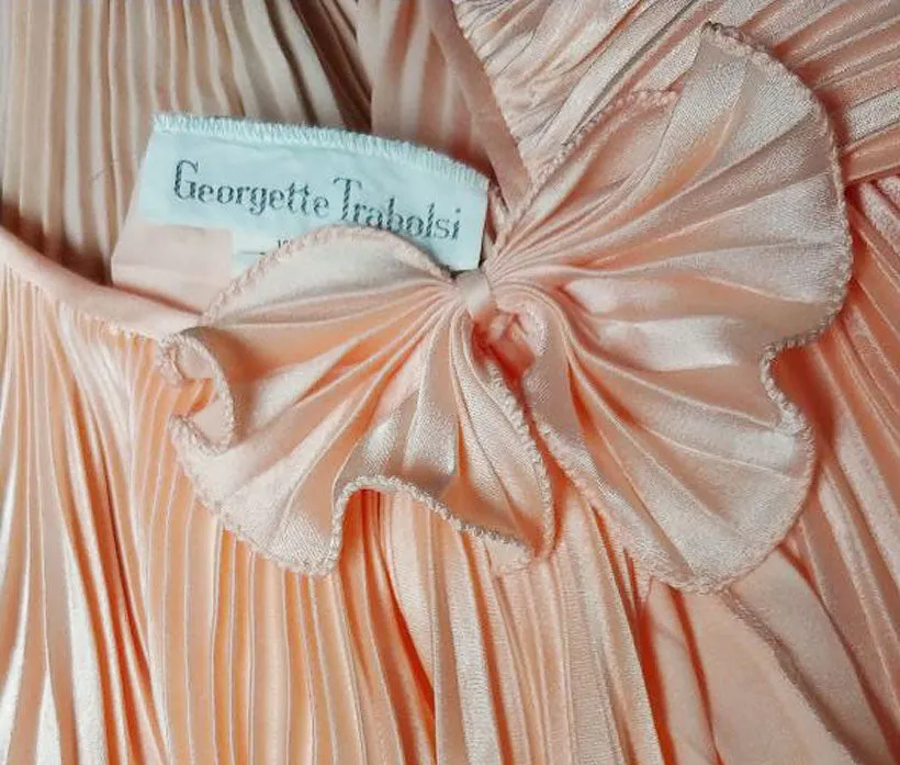 EXQUISITE VINTAGE' 60s / '70s GEORGETTE TRABOLSI PLEATED BED JACKET WITH BOW IN PEACH BLOSSOM