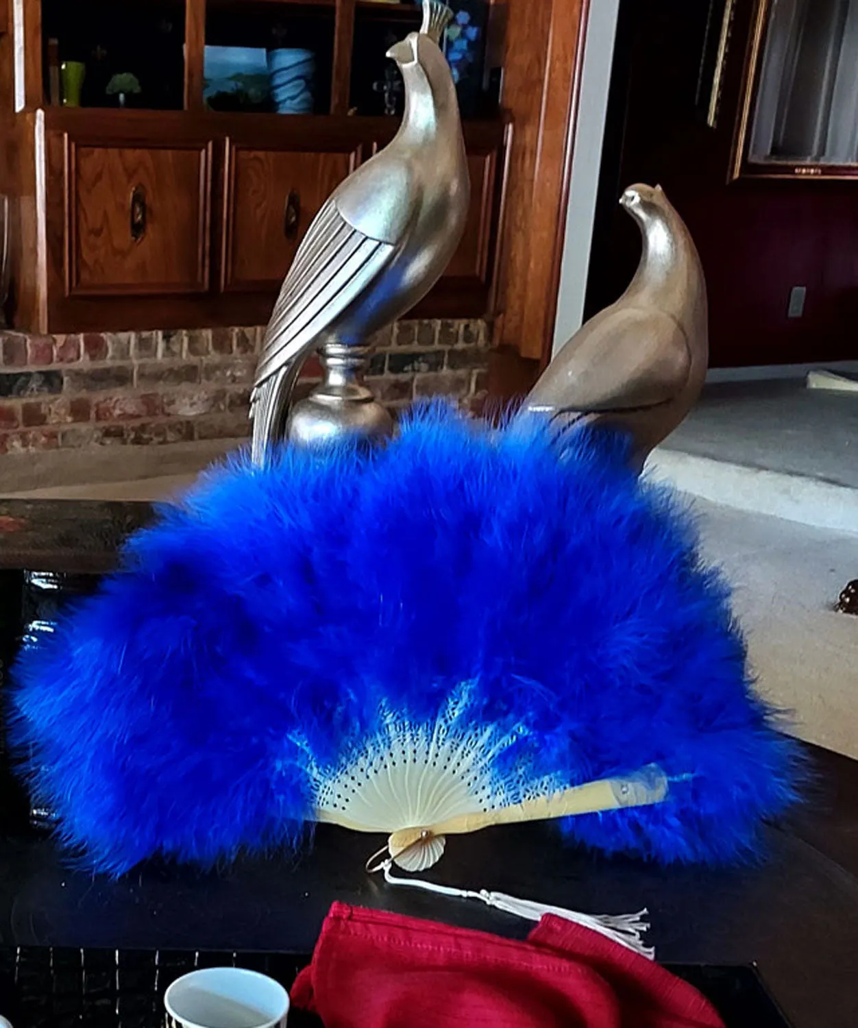 GORGEOUS VINTAGE HAND ROYAL BLUE MARABOU FAN FOLD UP PIERCED STAVES - FOLDING HAND FAN