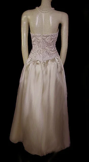 *VINTAGE BARI JAY LACE, APPLIQUE & ORGANZA STRAPLESS EVENING GOWN IN CHAMPAGNE