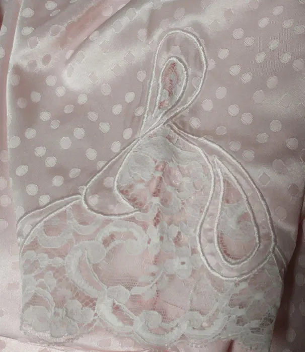 *VINTAGE NATORI SATINY PEIGNOIR & NIGHTGOWN ADORNED WITH DOTS, LACE & APPLIQUES IN BLUSH PINK