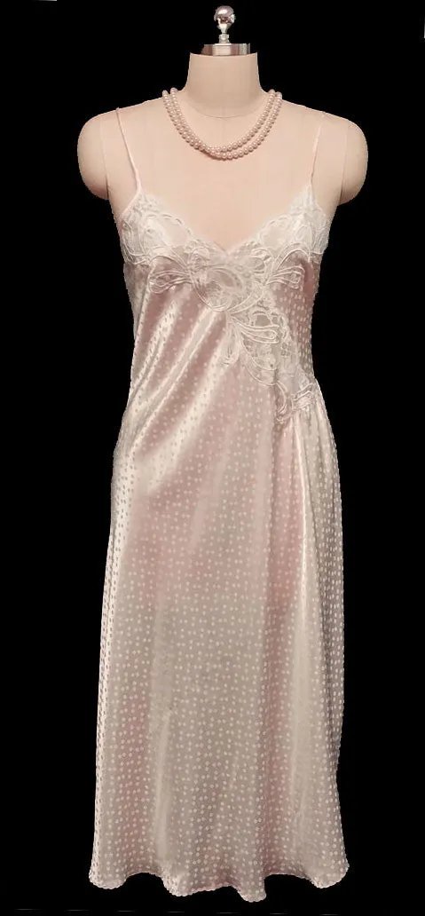 *VINTAGE NATORI SATINY PEIGNOIR & NIGHTGOWN ADORNED WITH DOTS, LACE & APPLIQUES IN BLUSH PINK